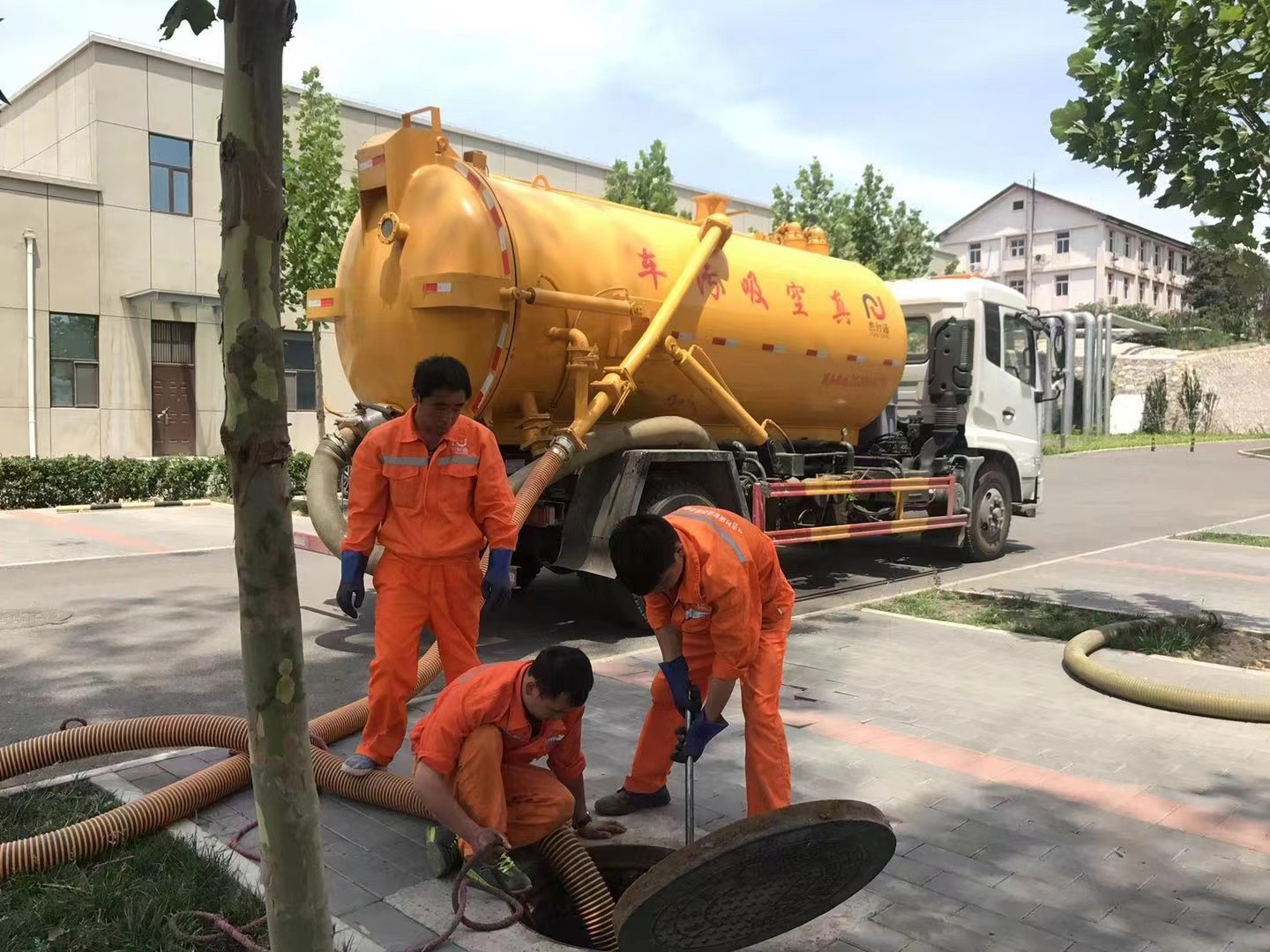 萨迦化粪池清理与5-8吨吸粪车施工效率分析